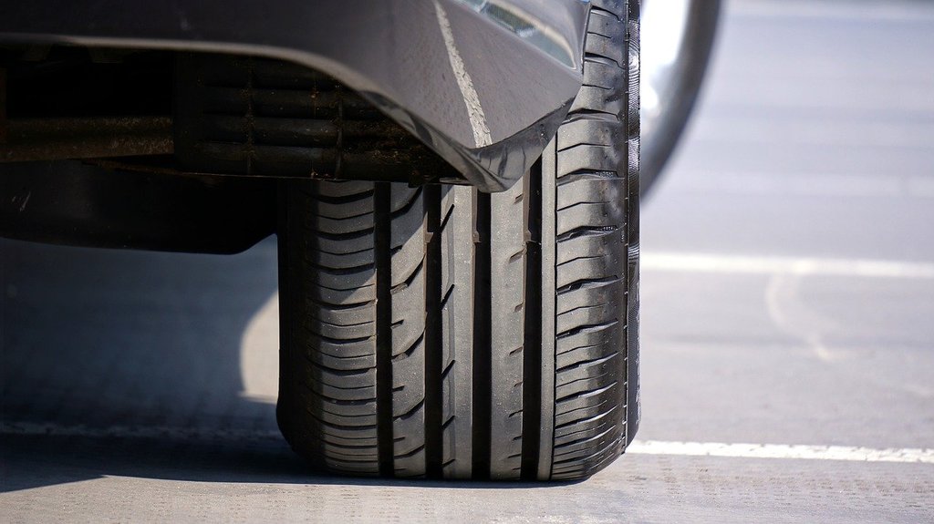 Comprendre le rôle essentiel des pneus dans la sécurité sur la route
